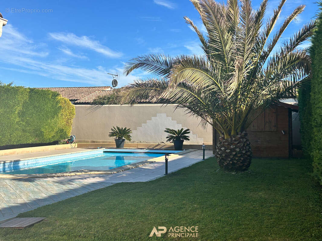 Aytré Maison familiale avec piscine, vie de plain-pied et 3 garages -141m2 - photo 2