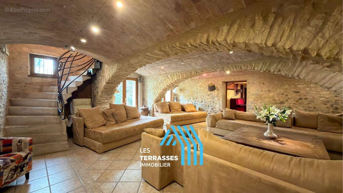 Maison à MIRMANDE