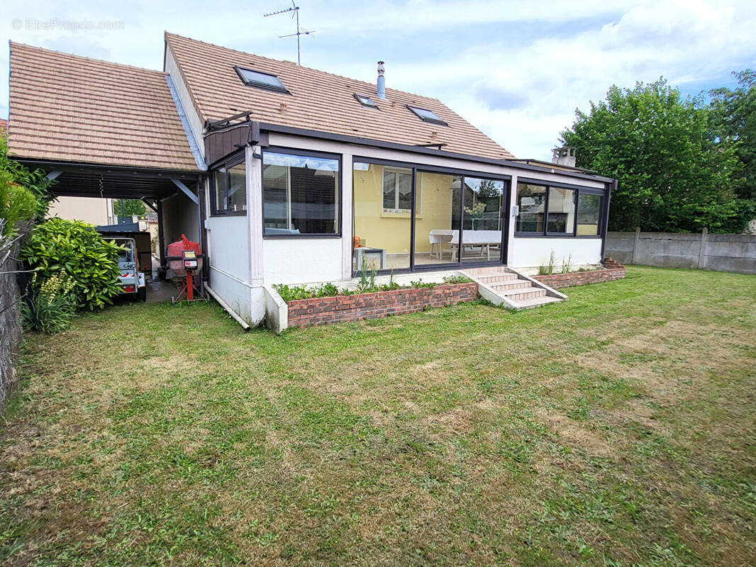 Maison à LES CLAYES-SOUS-BOIS