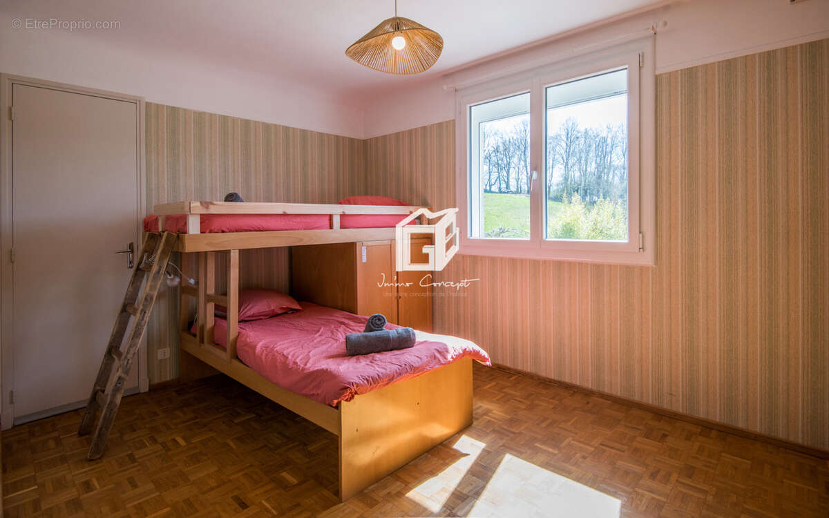 Maison à SALLES-CURAN