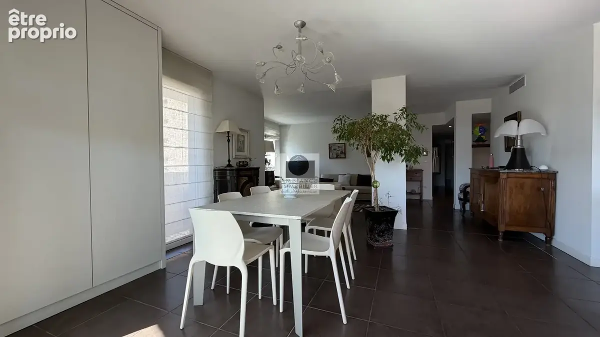Lumière et élégance au coeur d'un quartier résidentiel - photo 6