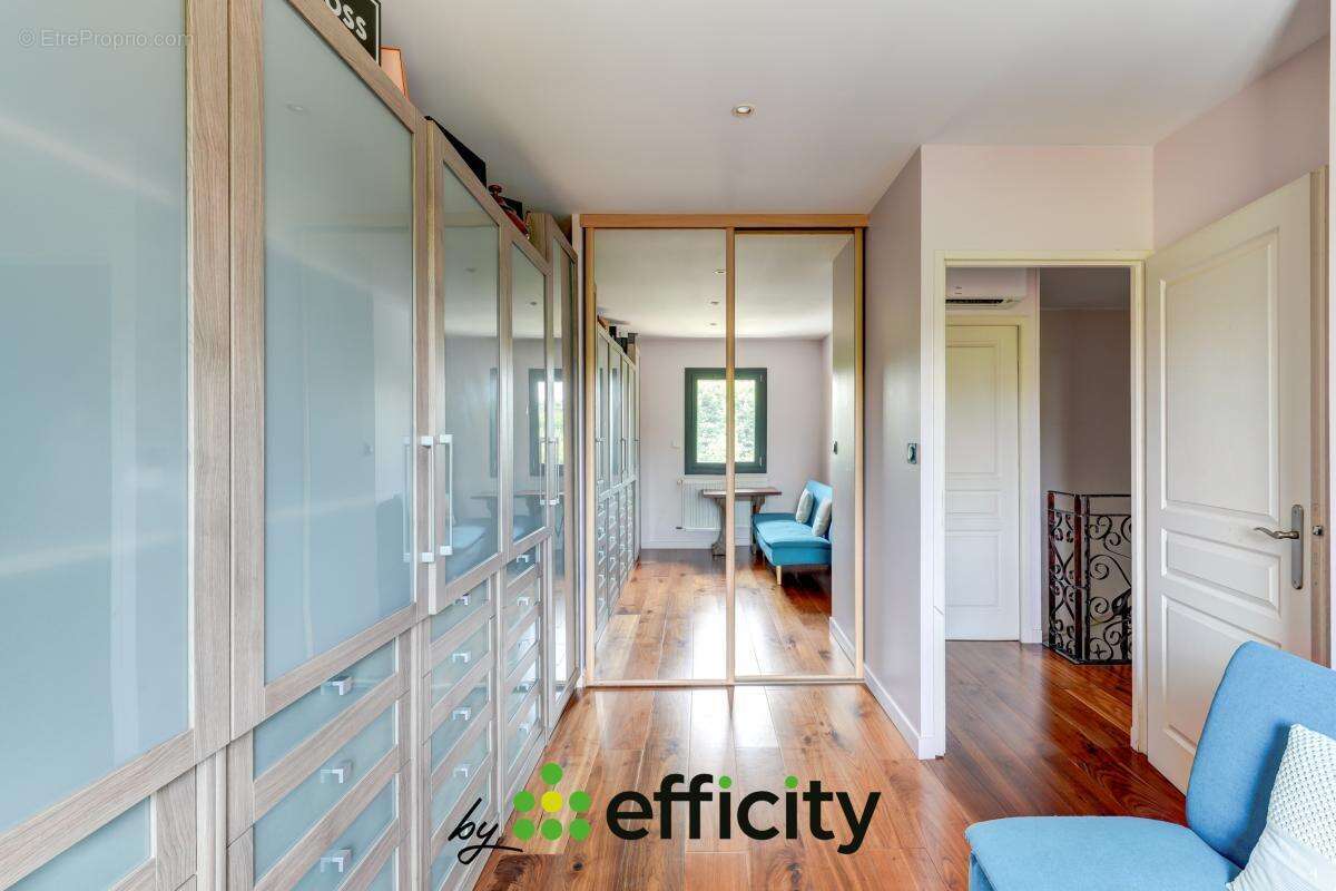 Maison 183 m² à Genas  - photo 18
