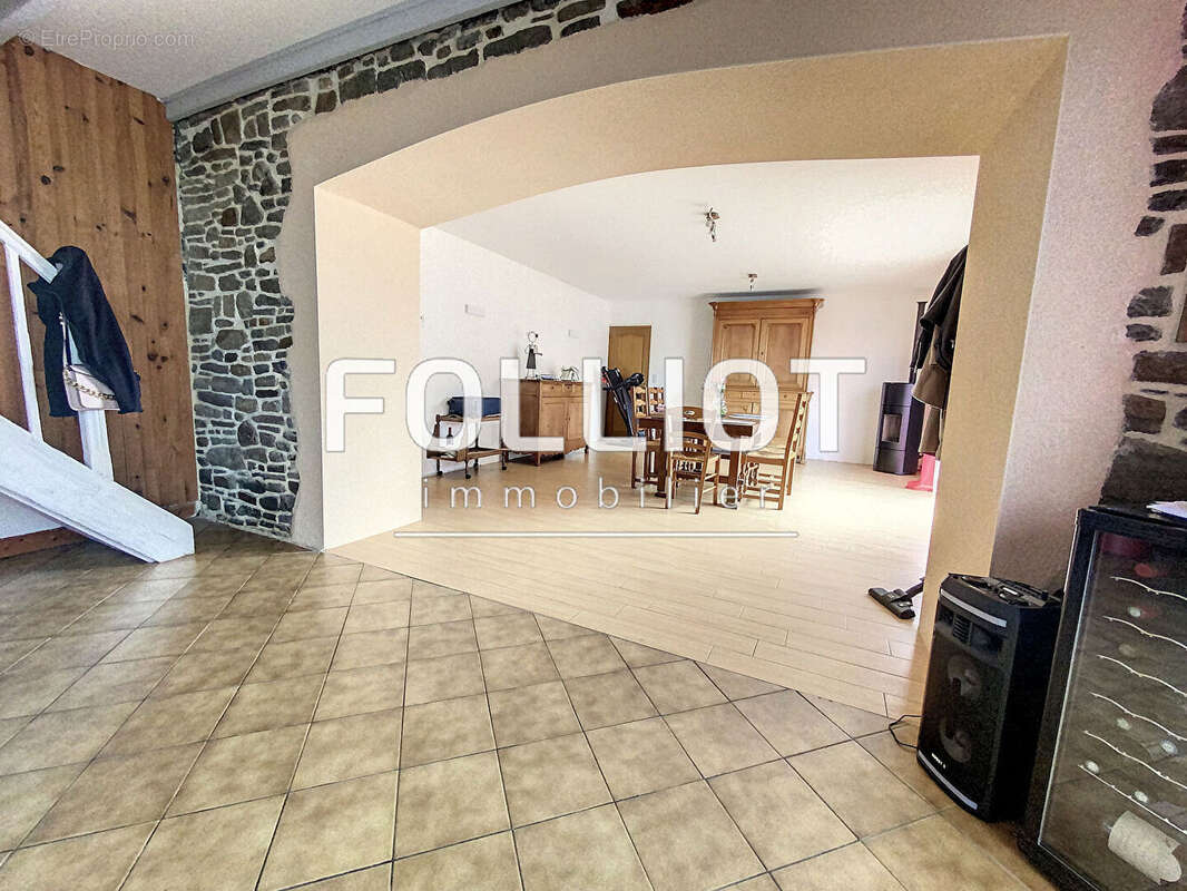 Maison à LE MESNIL-VILLEMAN