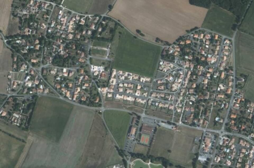 Terrain à SAINT-GEORGES-DES-COTEAUX