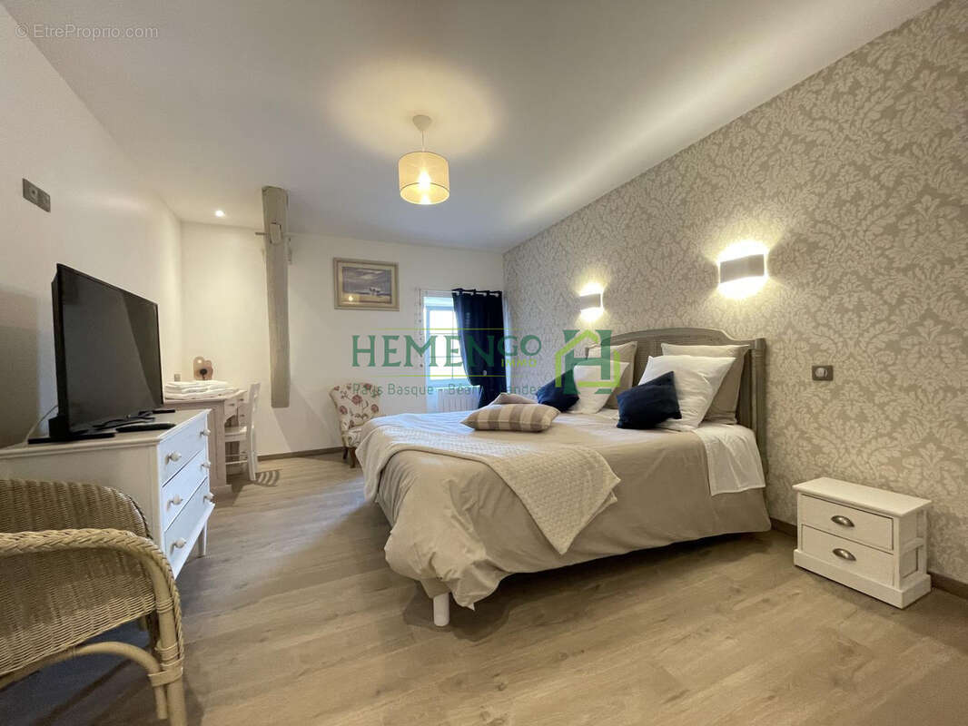 Authenticité et modernité : magnifique ferme rénovée avec gîte et dépendances proche de Saint-Palais - photo 6