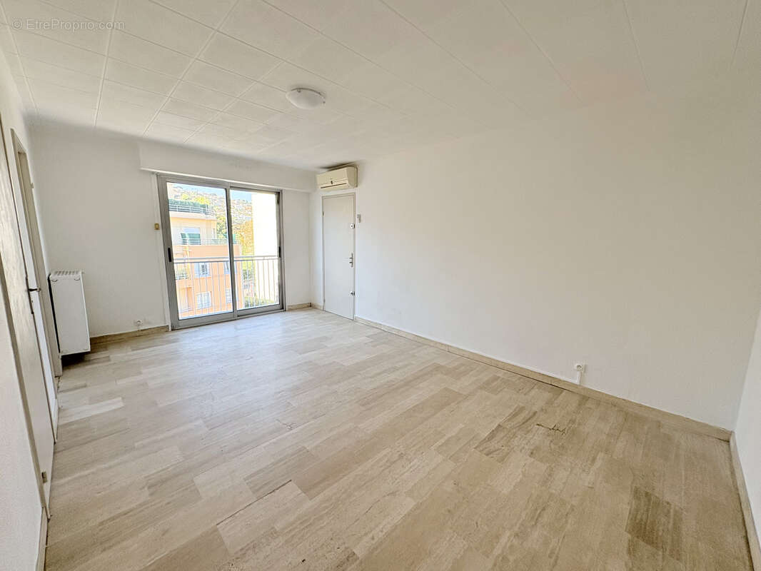 Appartement à VALLAURIS