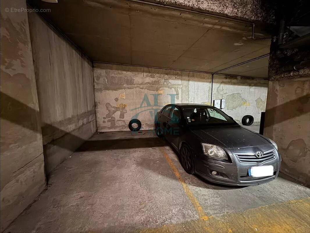 Parking à PARIS-10E