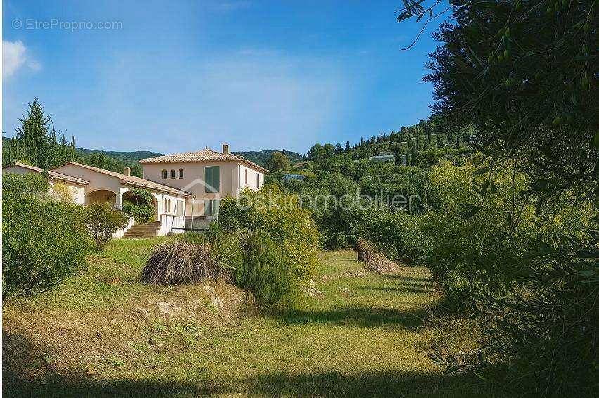 GRASSE - Belle propriété lumineuse avec piscine et vue dégagée au calme dans un cadre naturel - photo 29