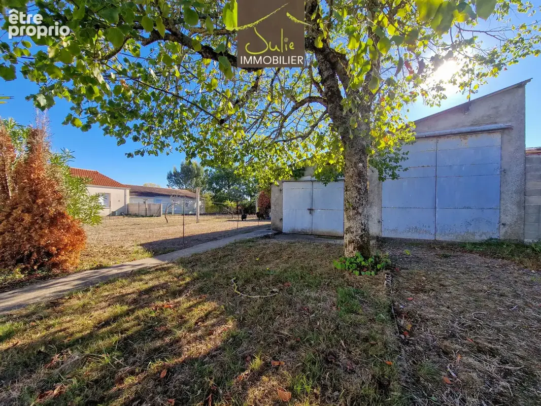 Terrain constructible de 1160m2 avec garage a bressuire - photo 3