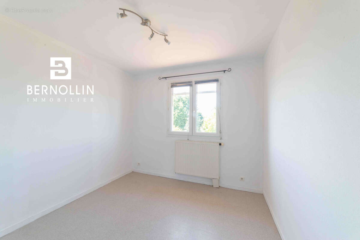 Maison 82 m2, 3 chambres et garage sur terrain de 540 m2 - MONTREVEL EN BRESSE CENTRE - photo 10