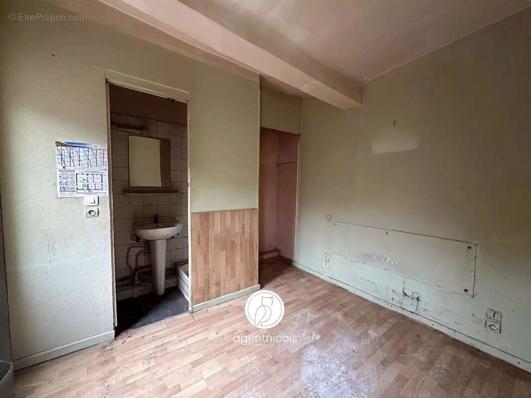 Appartement à SAINT-LAURENT-DU-VAR
