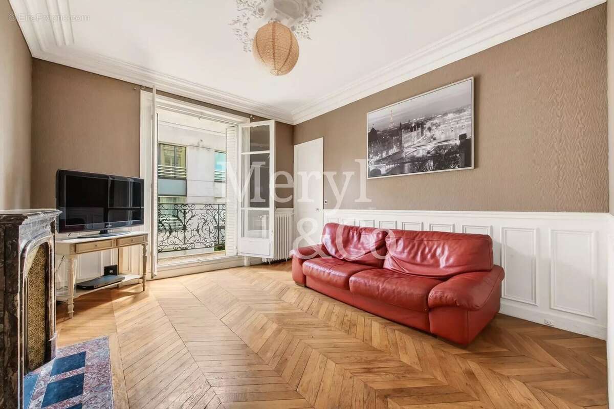 Appartement à PARIS-16E
