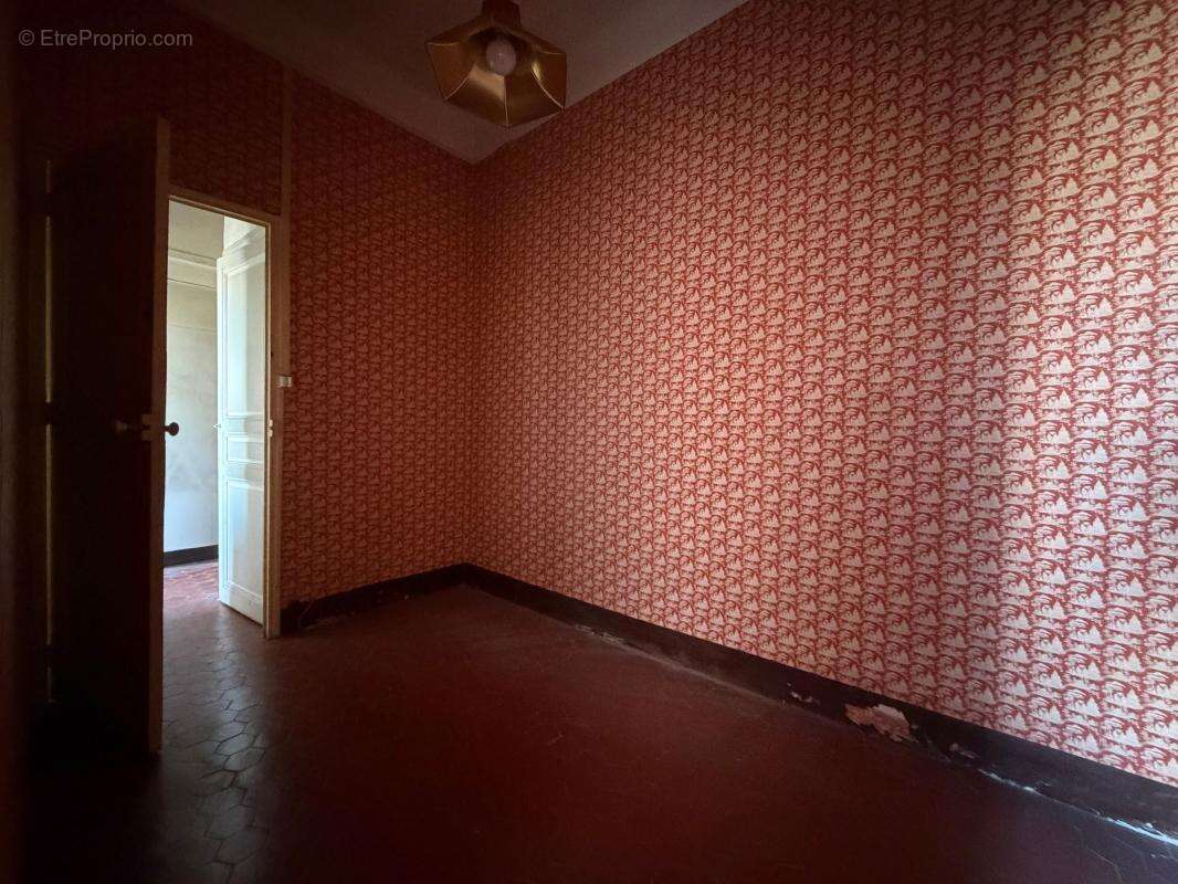 Appartement à MARSEILLE-4E