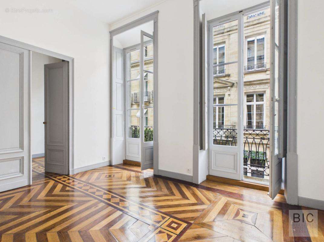 A vendre beau T3 avec balcons et cave - photo 2