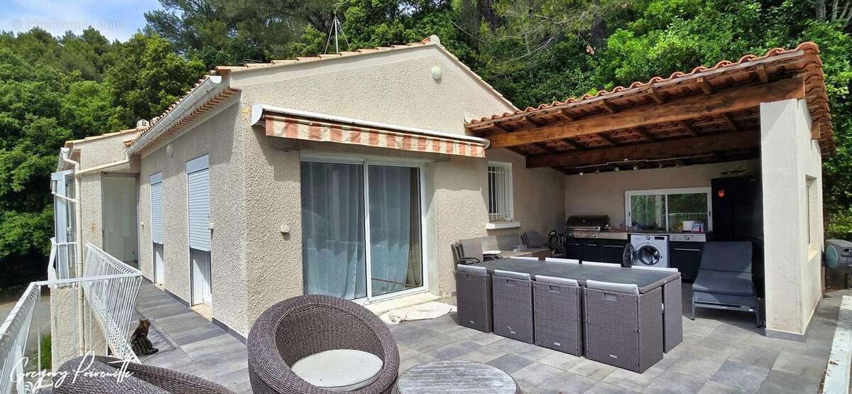 Photo 3 - Maison à LE REVEST-LES-EAUX