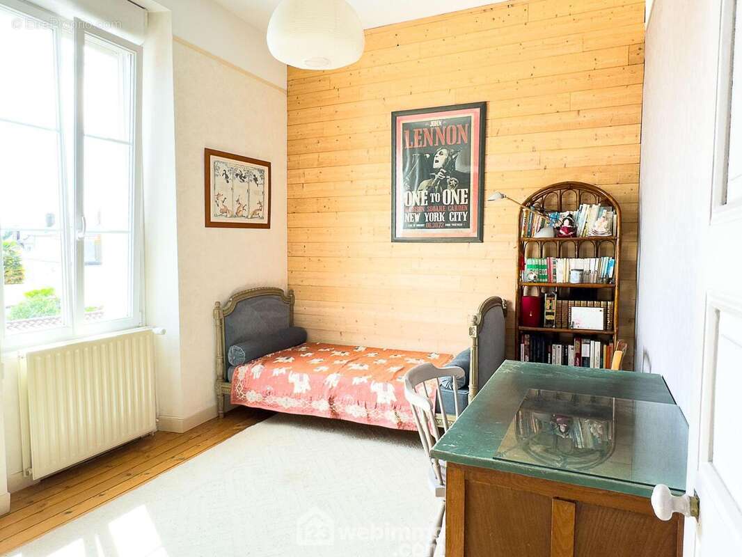 Chambre de 11.70m². - Maison à CHOLET