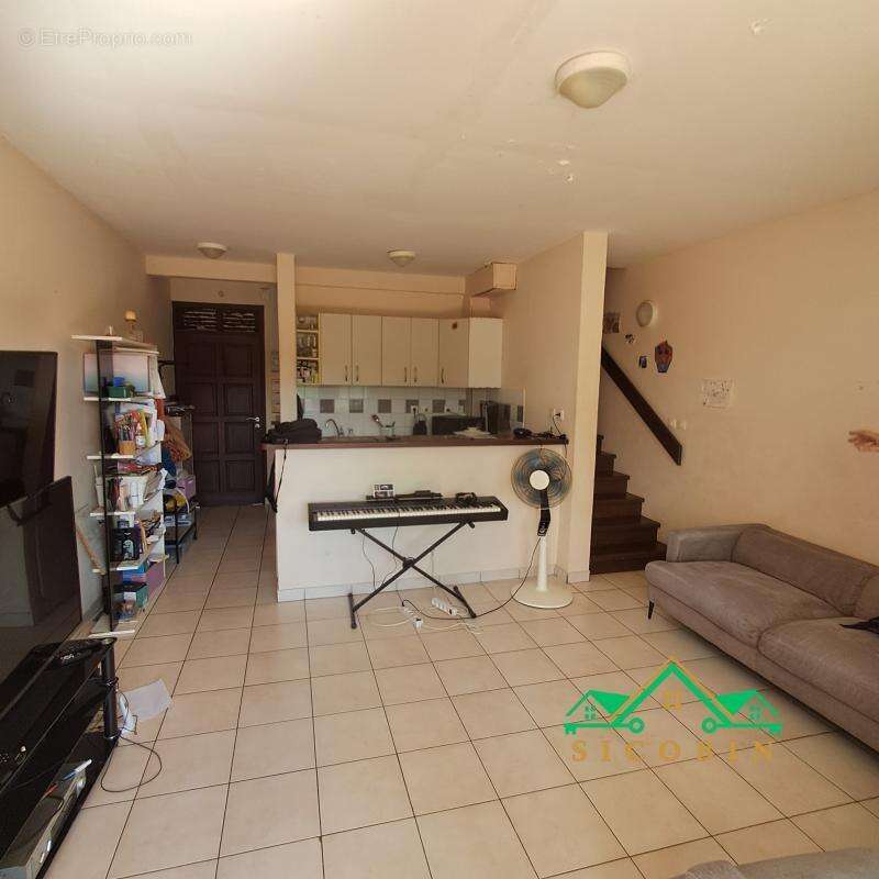 Appartement à REMIRE-MONTJOLY