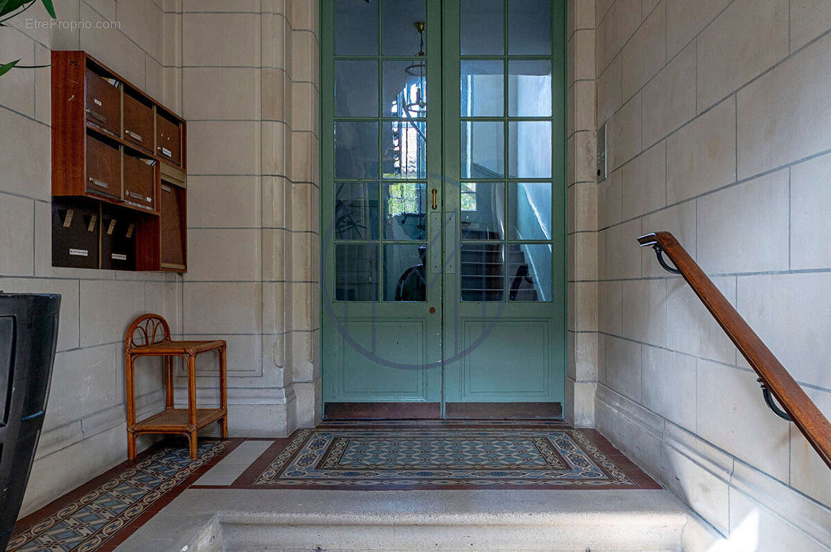 VERSAILLES - CHANTIERS/MAIRIE - 6 Pièces - Refait avec goût - Charme de l'ancien - photo 11