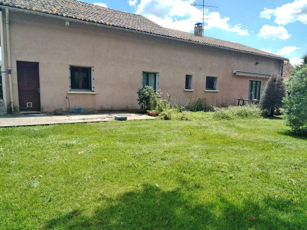 Maison à SAINT-MARTIAL-D&#039;ARTENSET