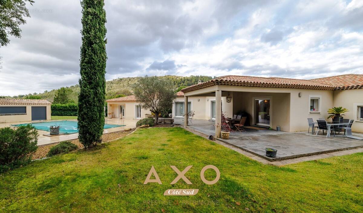 Maison à SIMIANE-COLLONGUE