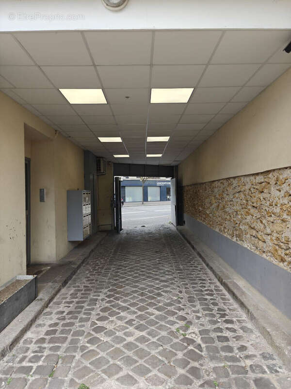 Parking à SAINT-OUEN