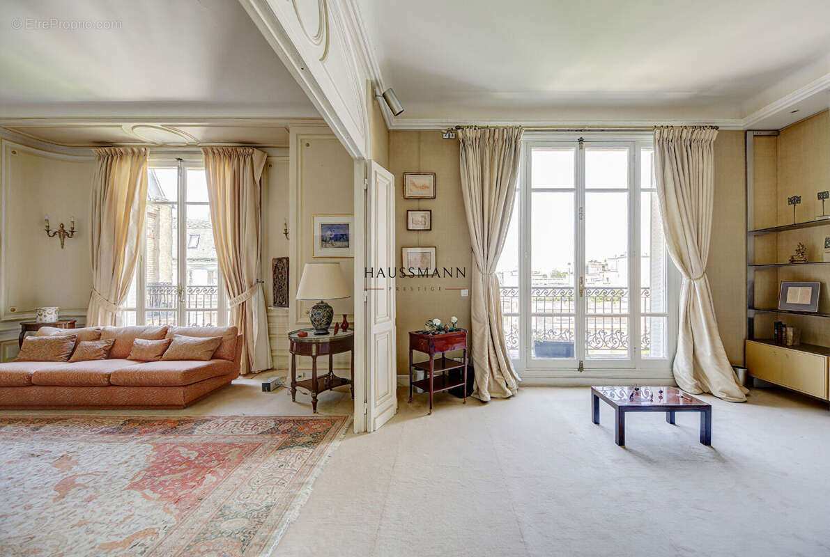 Appartement à PARIS-16E