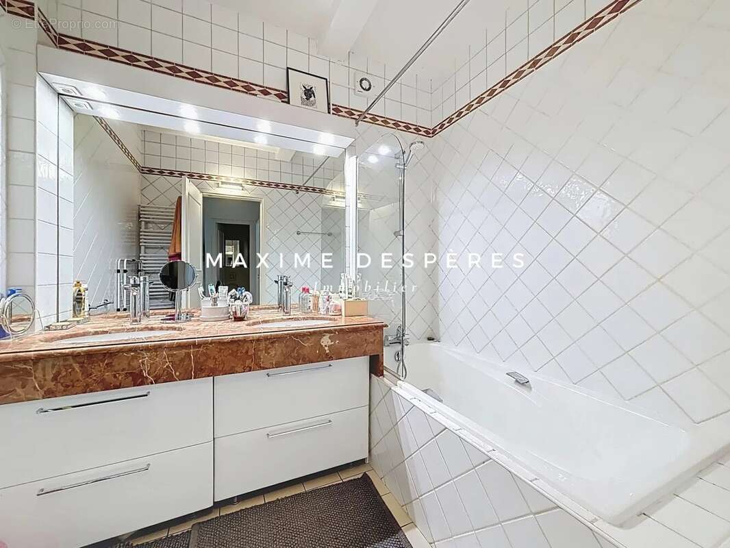 Appartement à NEUILLY-SUR-SEINE