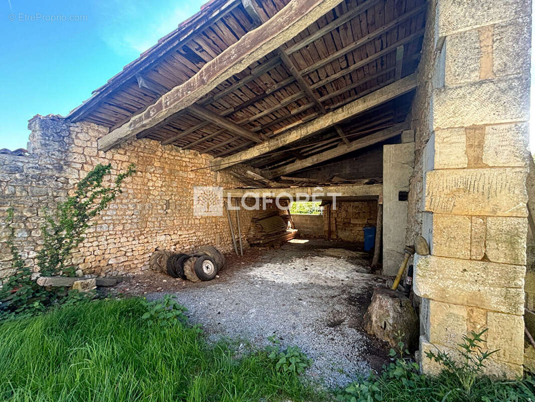Maison à LE DOUHET
