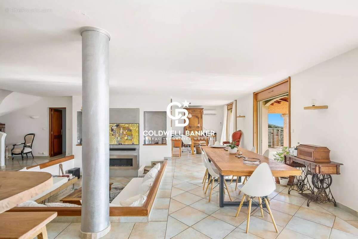 Maison à CARQUEIRANNE