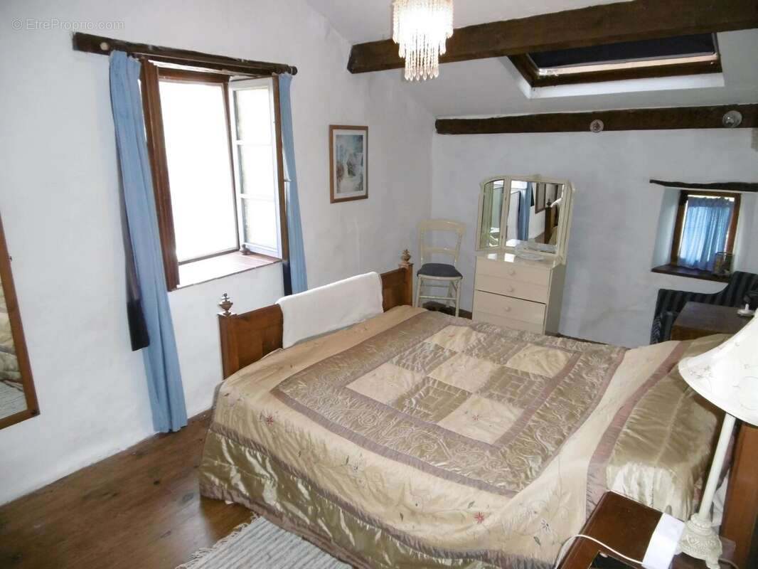 Maison à MOUTIERS-SOUS-ARGENTON