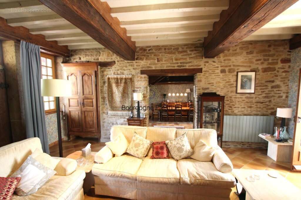 Authentique maison de famille en bourgogne de 263 m² avec 5 chambres - parc arbore de 3 041 m² et  dependances - photo 14