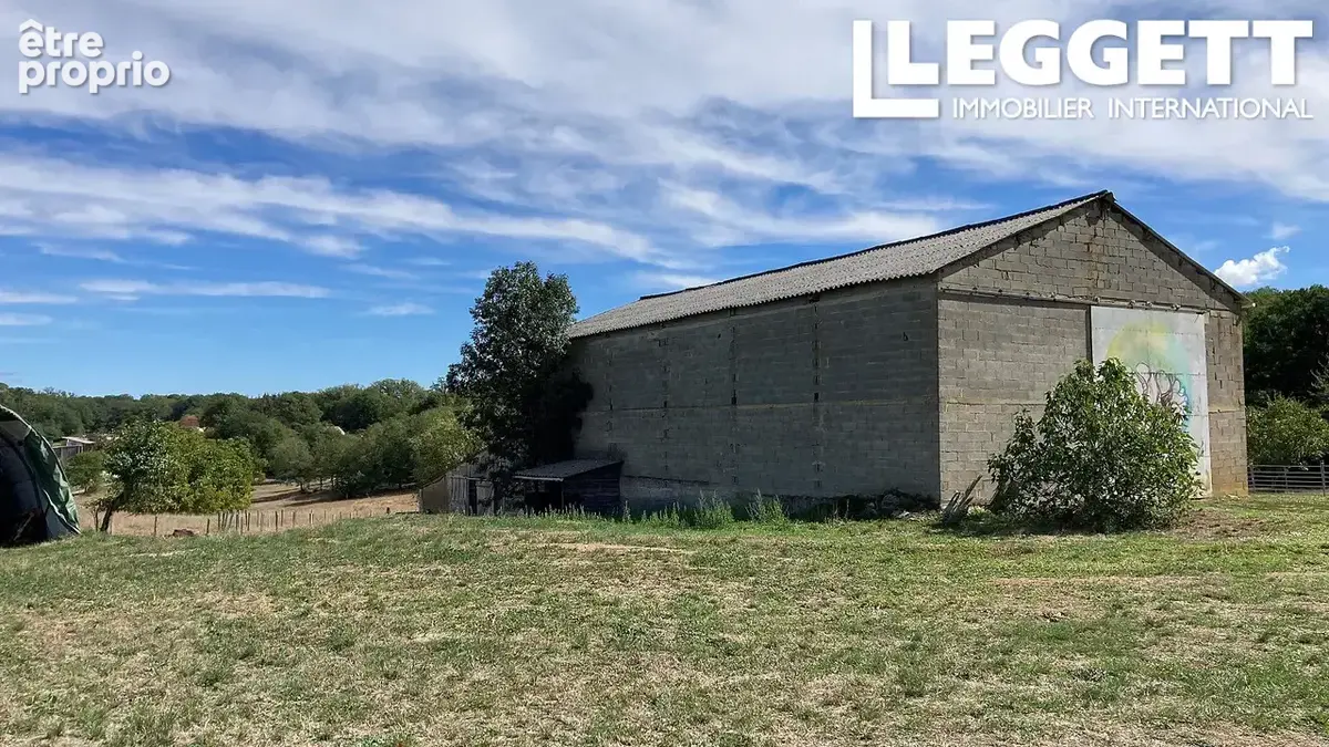 Ferme composée d'une maison d'habitation et dépendances sur un terrain de plus de 15 hectares - photo 10