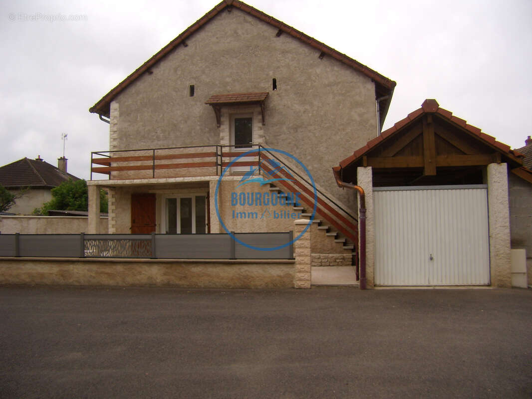 Maison à SEVREY