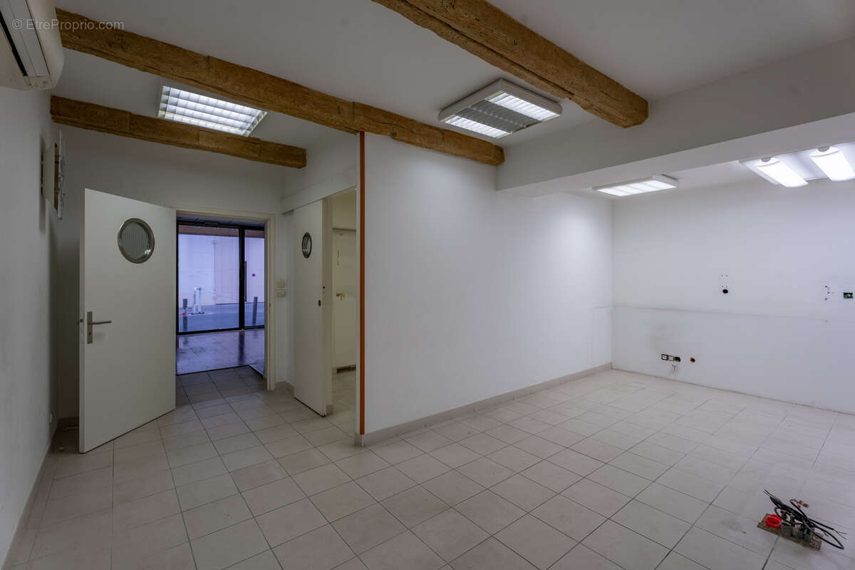 Commerce à MARSEILLE-5E