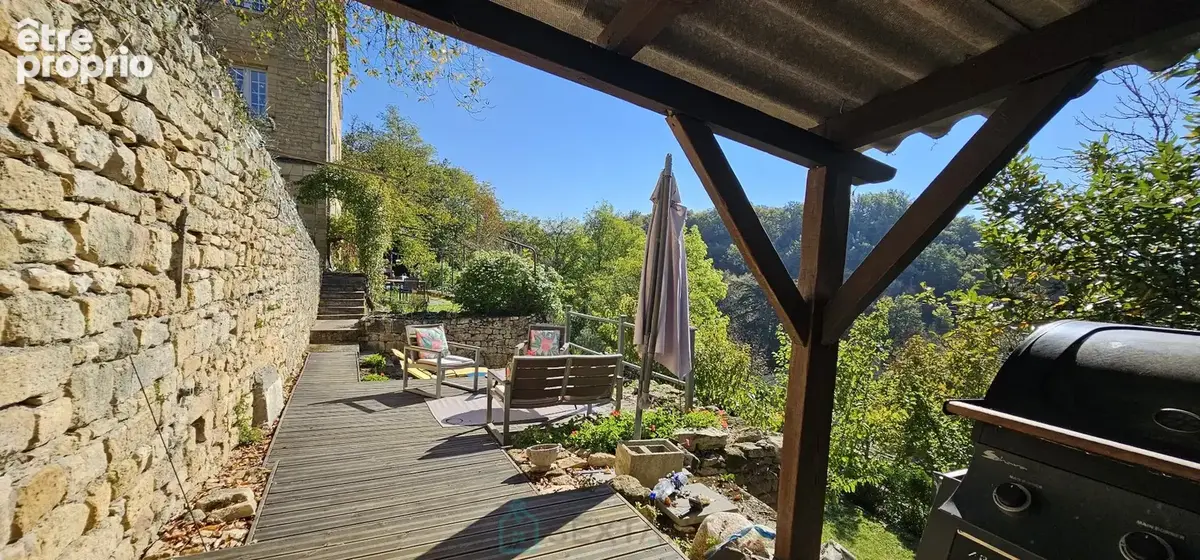 A Domme superbe maison baignée de lumière, au calme en parfait état avec vue. - photo 3