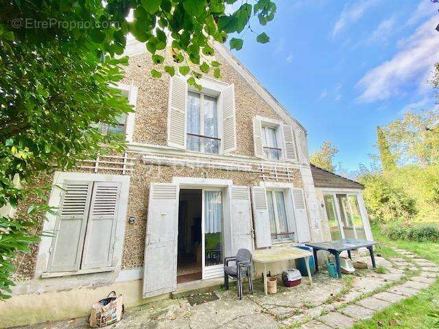 Maison à OZOUER-LE-VOULGIS