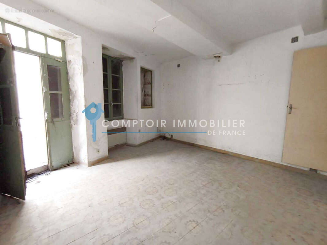Dpt boulbon (13) maison de village avec cour a renover - photo 5