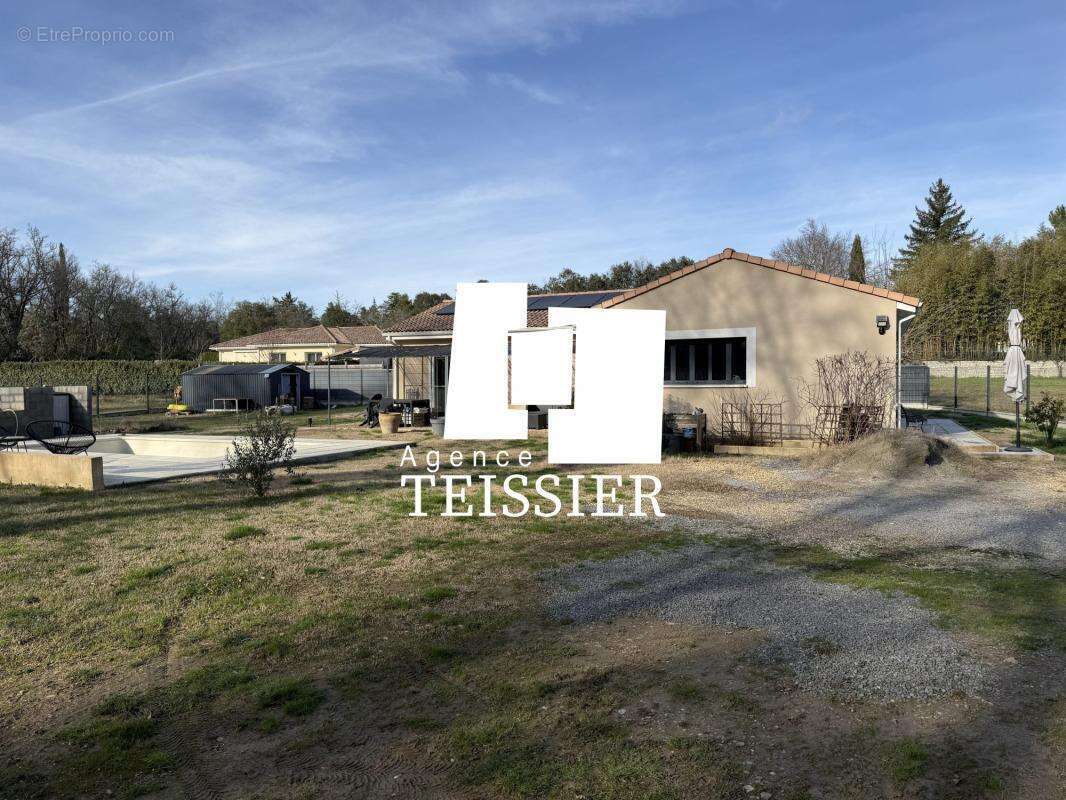 Maison à BERRIAS-ET-CASTELJAU