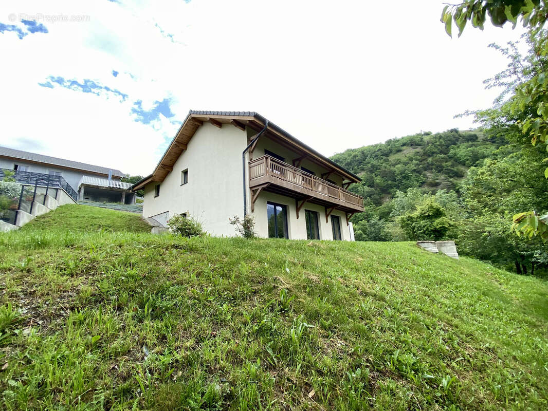 Maison à SAINT-MARTIN-DE-LA-PORTE