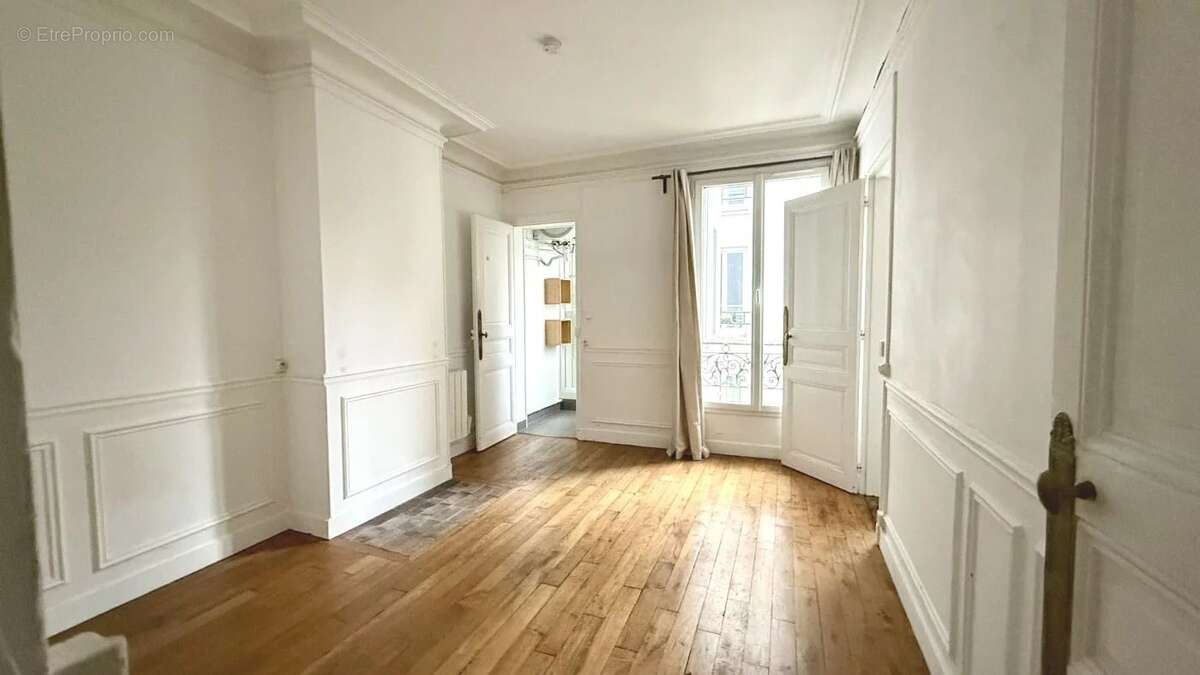 Appartement à PARIS-14E