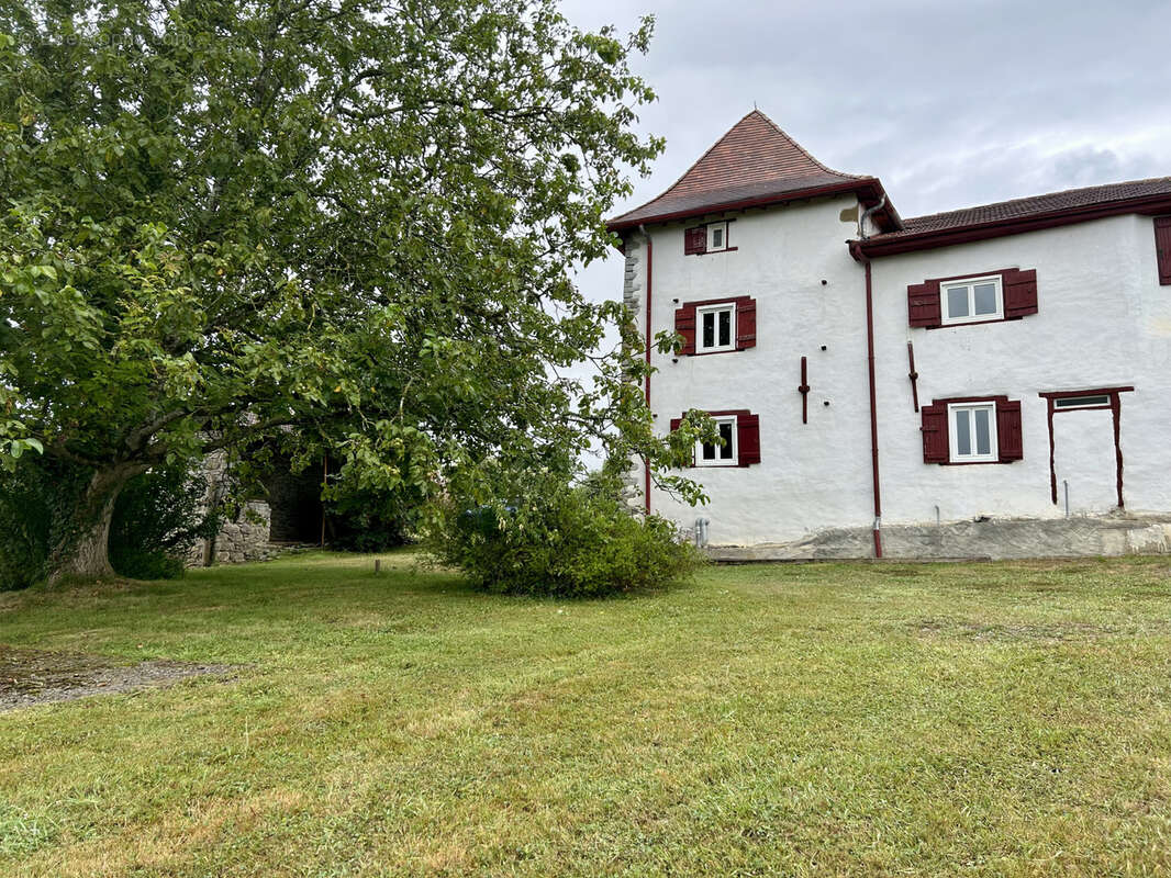 Appartement à DOMEZAIN-BERRAUTE