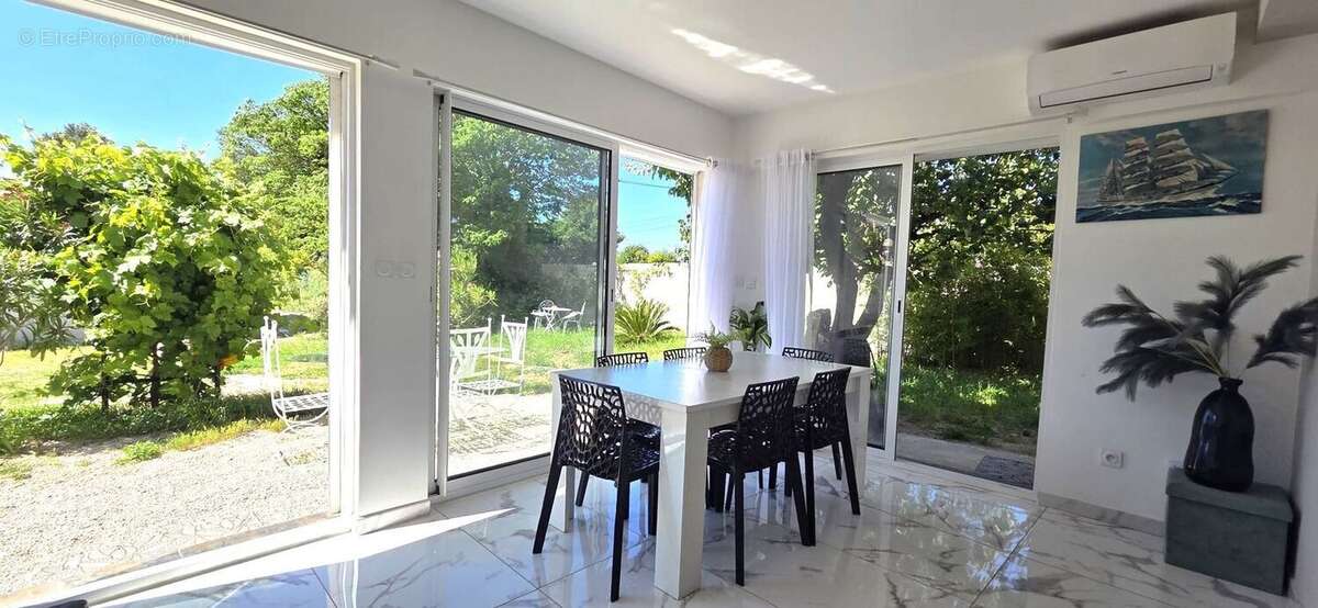 AUBAGNE-MAISON T5 A VENDRE-4 CHAMBRES-550M² DE TERRAIN-PROCHES - Maison à AUBAGNE