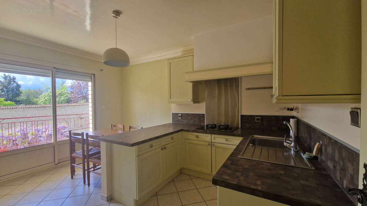 Maison à LE PUY-NOTRE-DAME