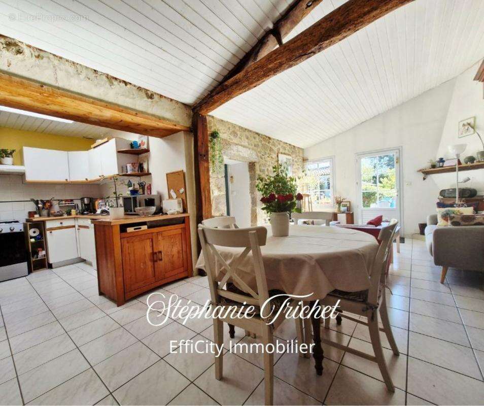 Maison à SAINT-GEORGES-DE-POINTINDOUX