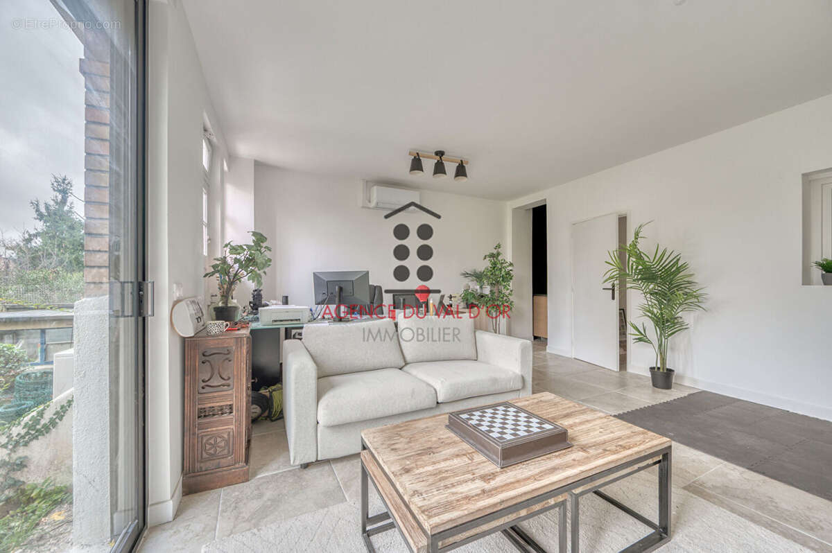 Maison à SURESNES