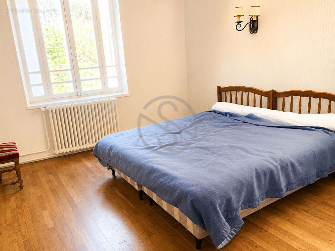 Maison de caractère de 225 m² avec piscine sur centre de 38270 Beaurepaire - photo 6