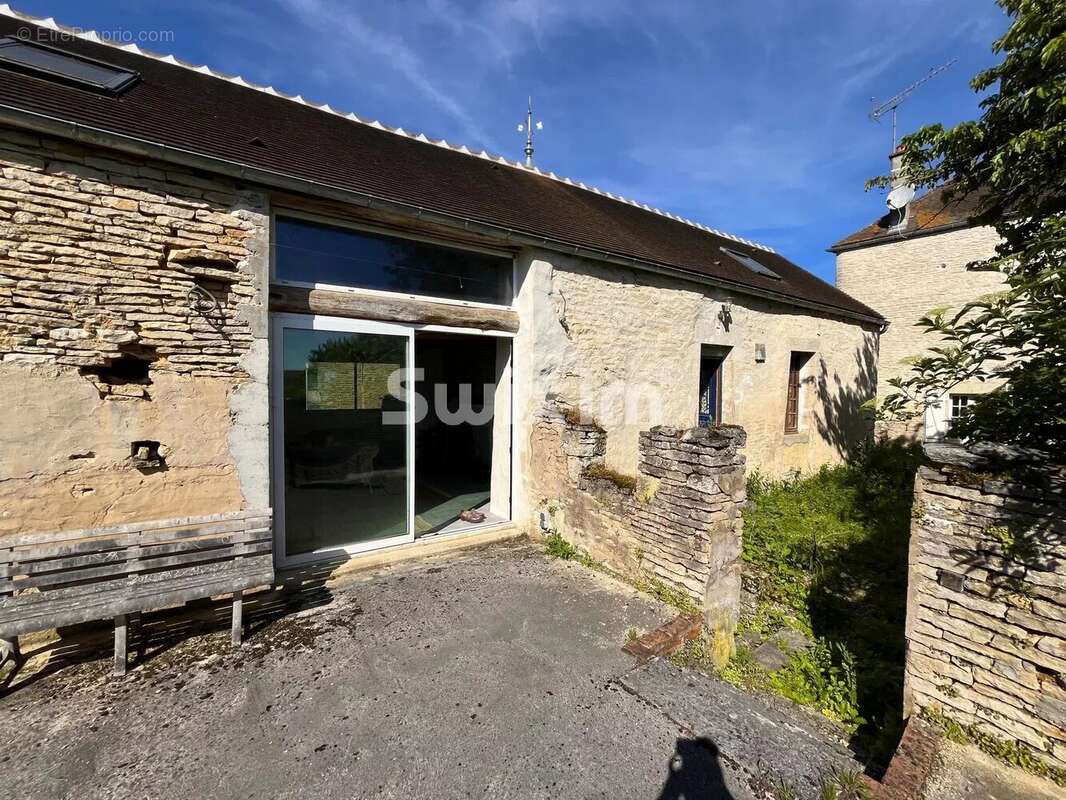 Maison à NOYERS