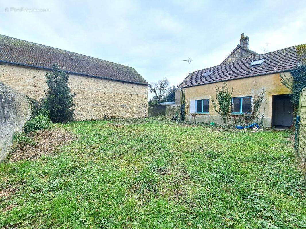 1 immeuble, 2 maison, jardin, centre ville - photo 2