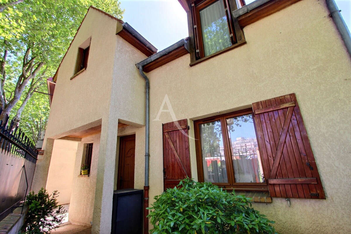 Maison à VILLENEUVE-LA-GARENNE