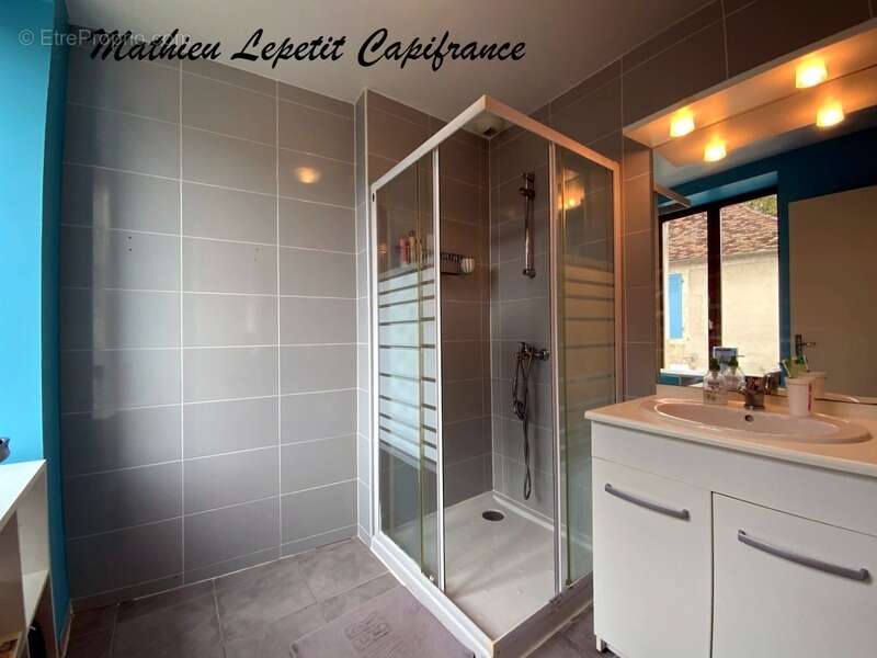 Dpt Dordogne (24), à vendre proche de SAVIGNAC LES EGLISES maison P7  138 M² sur terrain 460 M² - photo 8